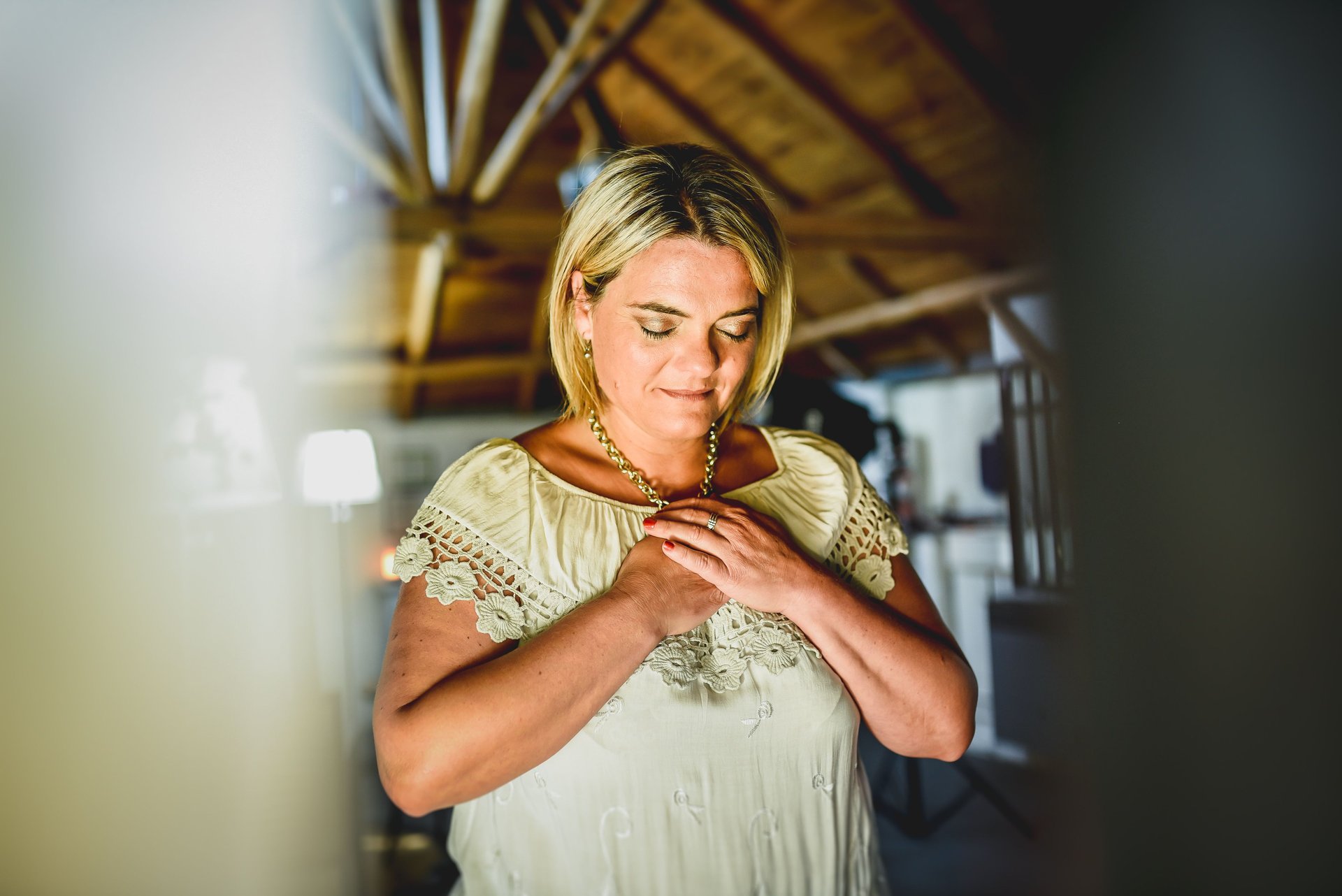 Marcela Levrio Spinozzi® con la mano en el corazón